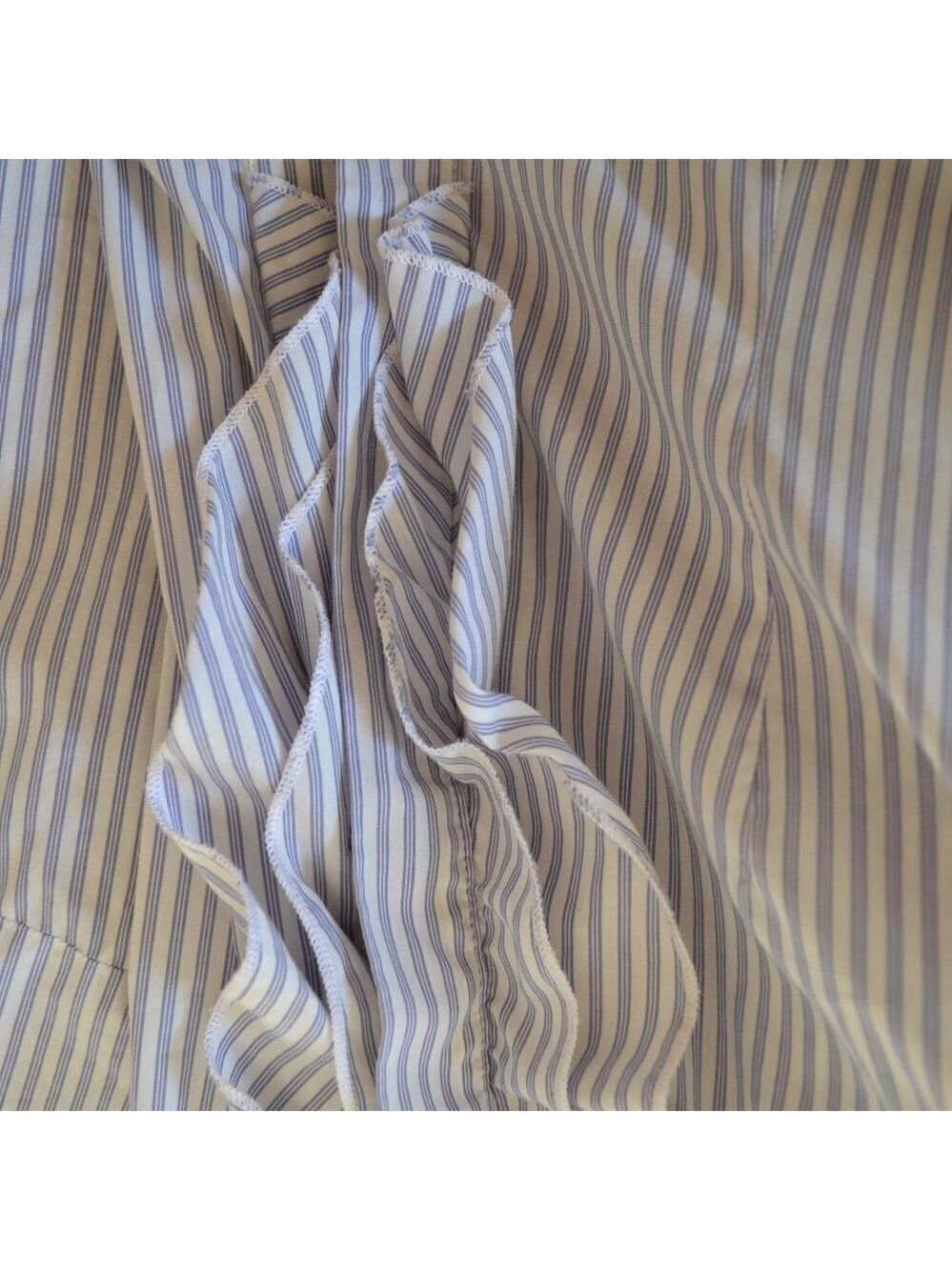 2/40$TOMMY Hilfiger cute dress blouse flutter detail button up blue white formal - Picture 4 of 9